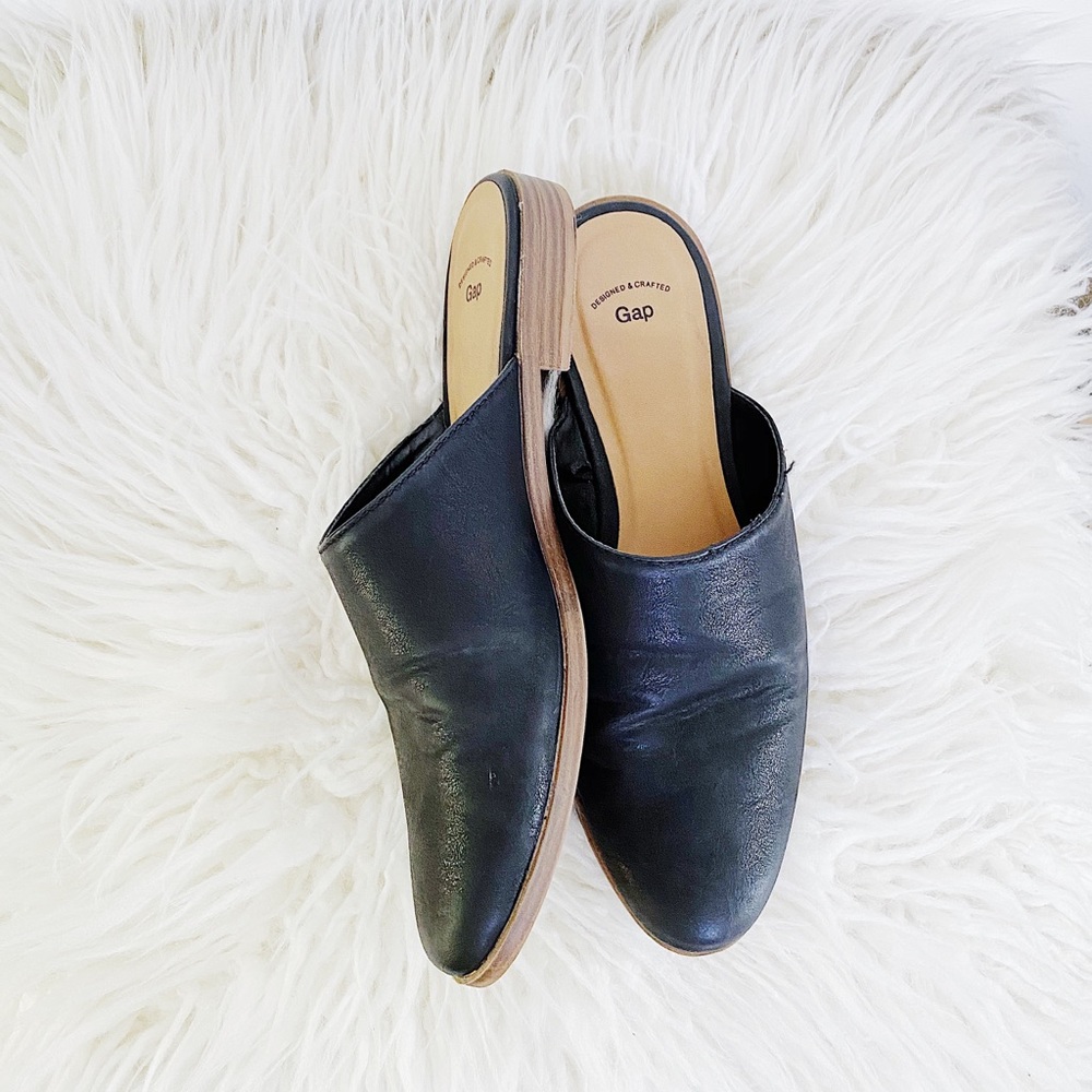 Gap Black Leather Mule slides